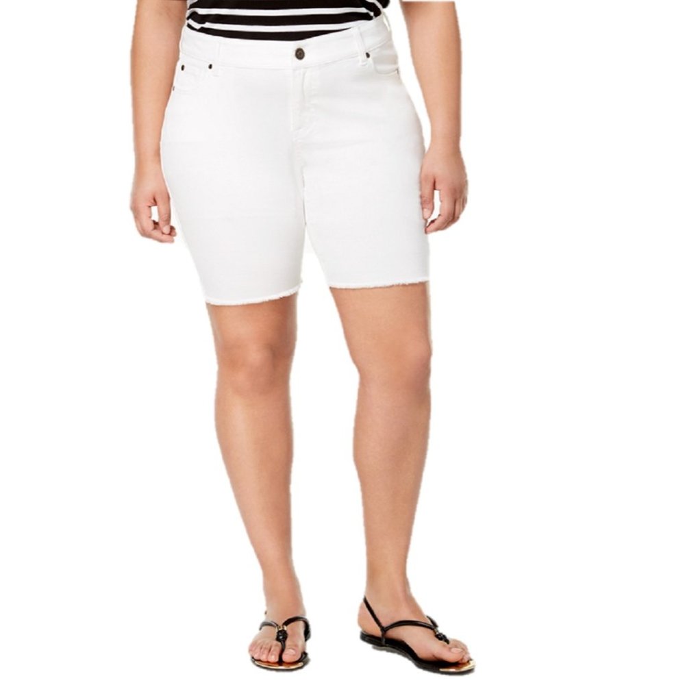 Celebrity Pink Plus Size Bermuda Shorts in Optic White, Size 24